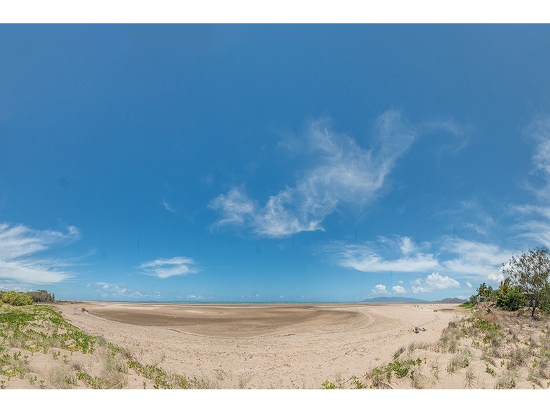 111 Coutts Drive, Bushland Beach QLD 4818