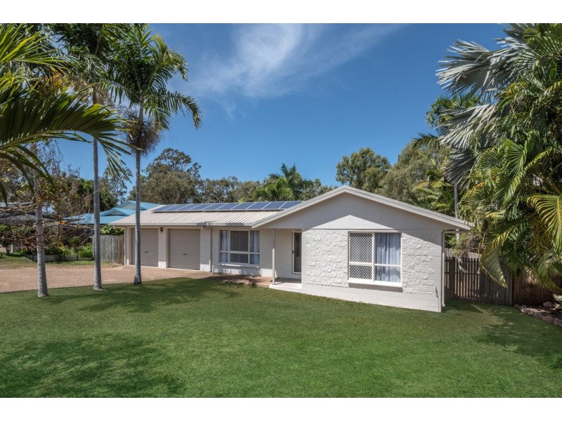 15 Luke Crescent, Bushland Beach QLD 4818