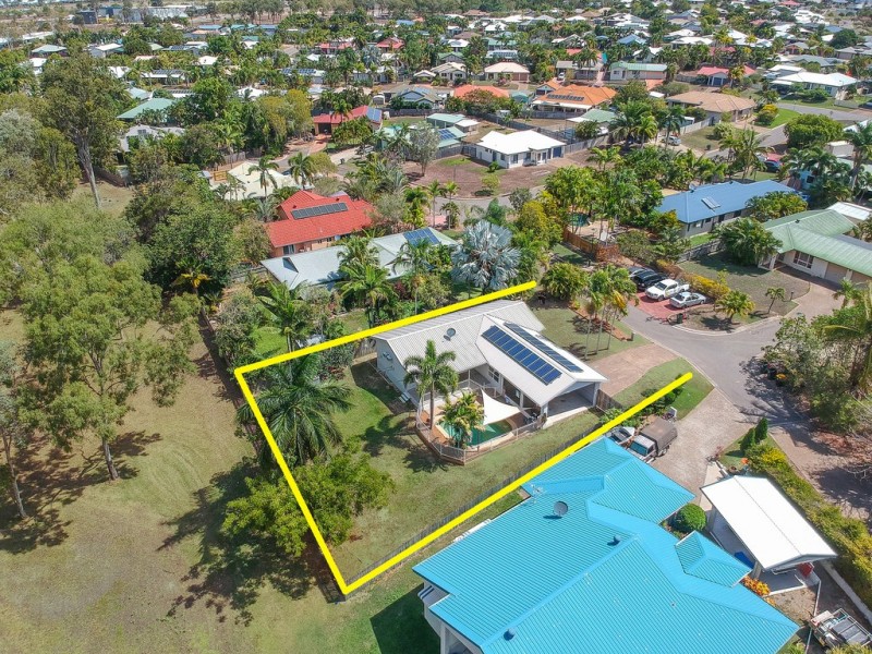 15 Luke Crescent, Bushland Beach QLD 4818