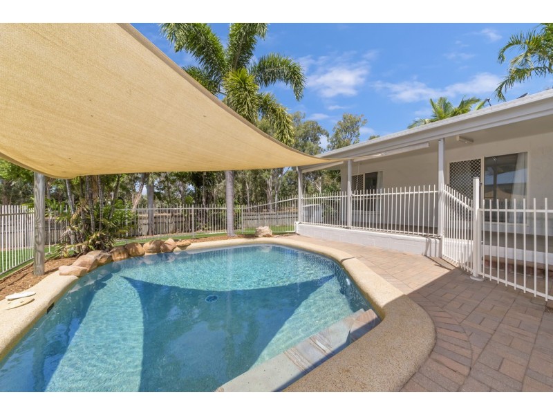 15 Luke Crescent, Bushland Beach QLD 4818