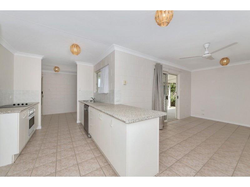 15 Luke Crescent, Bushland Beach QLD 4818