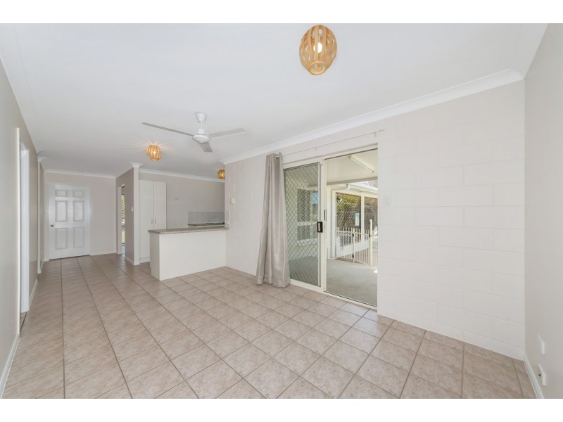 15 Luke Crescent, Bushland Beach QLD 4818