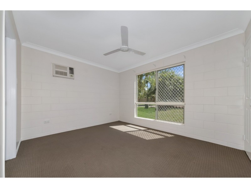 15 Luke Crescent, Bushland Beach QLD 4818