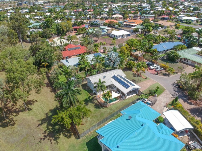 15 Luke Crescent, Bushland Beach QLD 4818