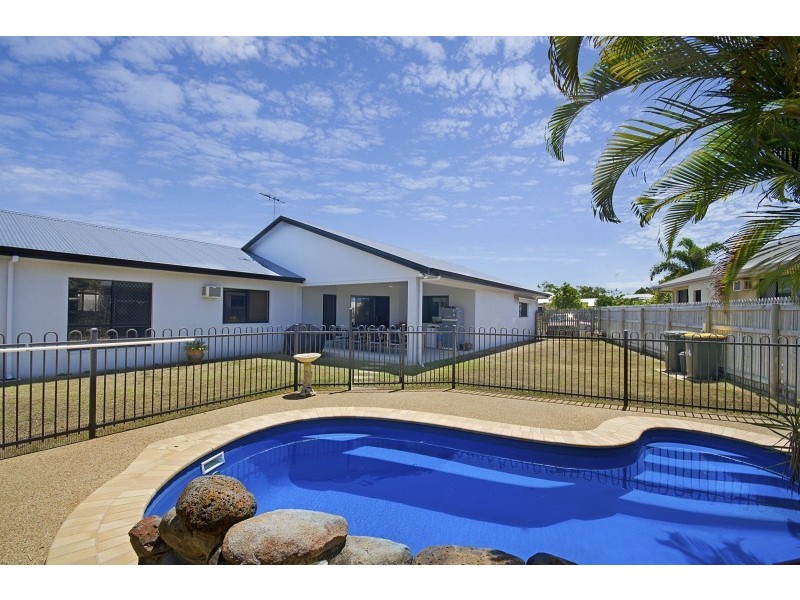 16 Seabrook Circuit, Bushland Beach QLD 4818