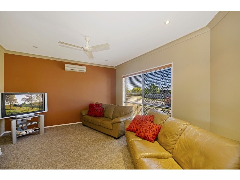 16 Seabrook Circuit, Bushland Beach QLD 4818