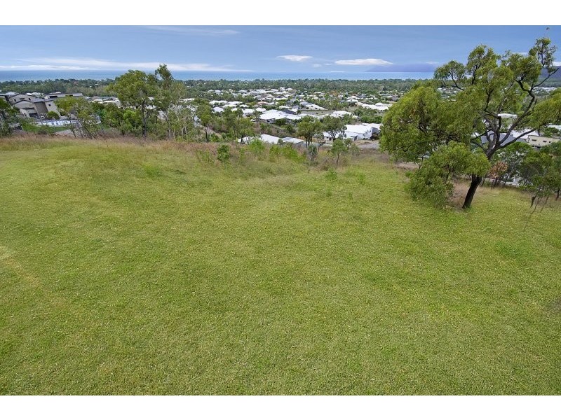 5 Brewer Court, Bushland Beach QLD 4818