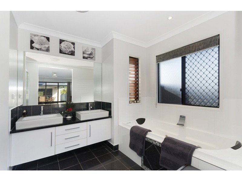 12 Coolaree Drive, Bushland Beach QLD 4818