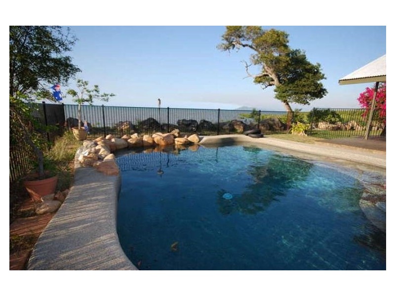 395 Garland Street, Bushland Beach QLD 4818