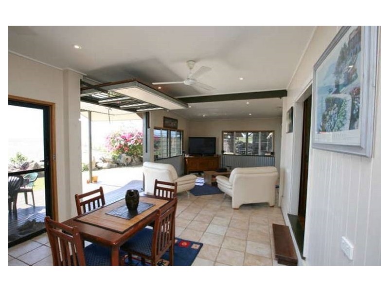 395 Garland Street, Bushland Beach QLD 4818