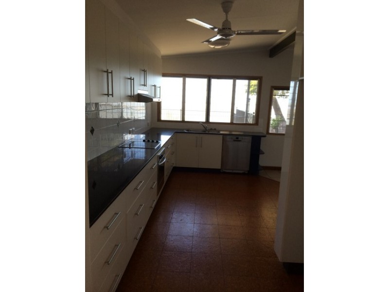 395 Garland Street, Bushland Beach QLD 4818