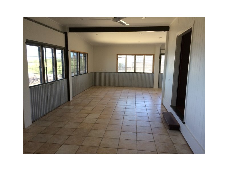 395 Garland Street, Bushland Beach QLD 4818