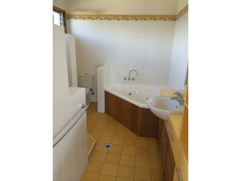 395 Garland Street, Bushland Beach QLD 4818