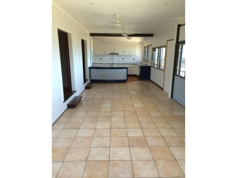 395 Garland Street, Bushland Beach QLD 4818