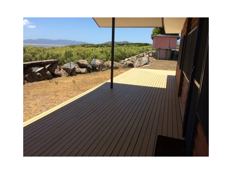 395 Garland Street, Bushland Beach QLD 4818