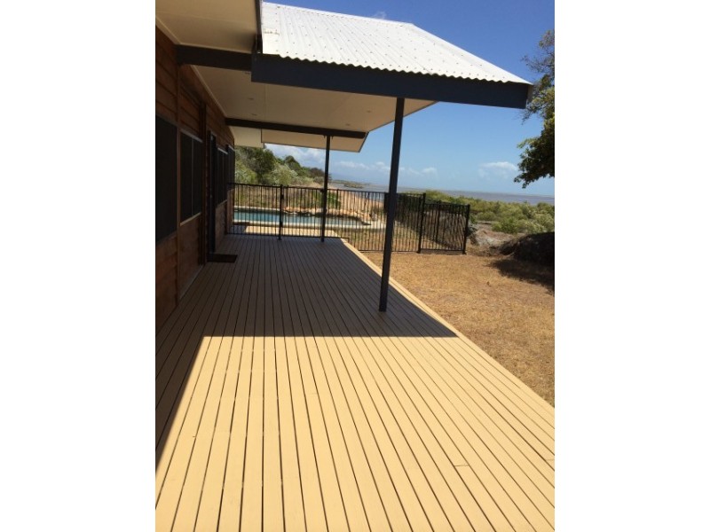 395 Garland Street, Bushland Beach QLD 4818