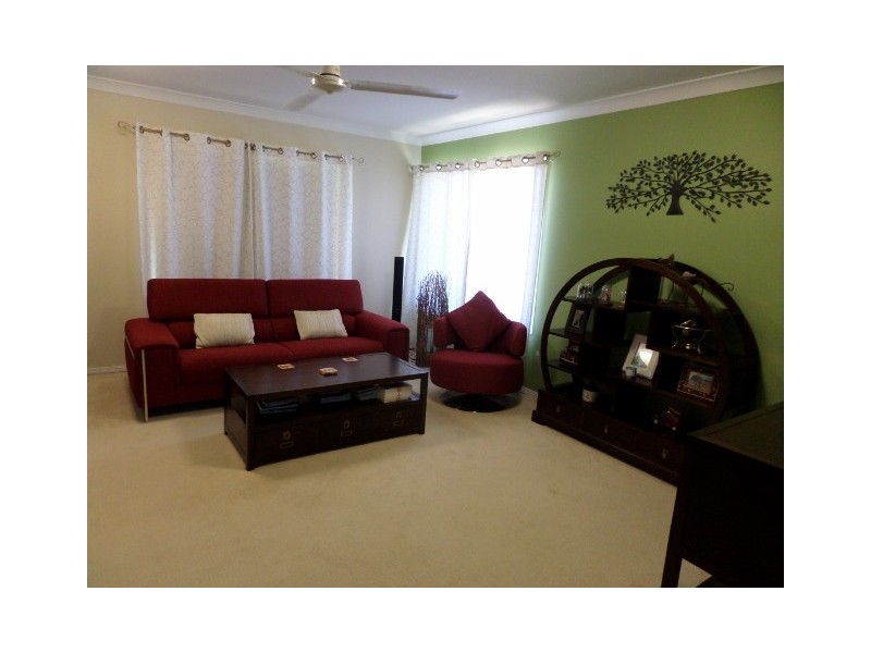 5 Greentree Cct, Bushland Beach QLD 4818