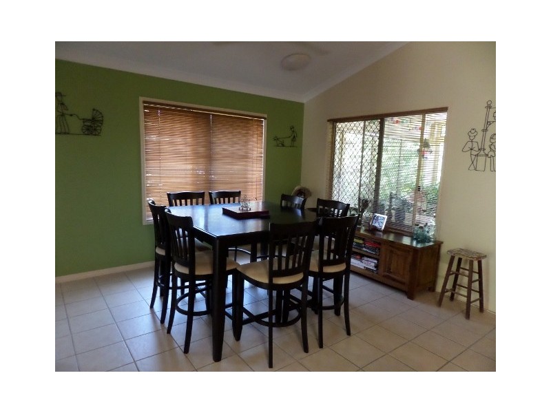 5 Greentree Cct, Bushland Beach QLD 4818