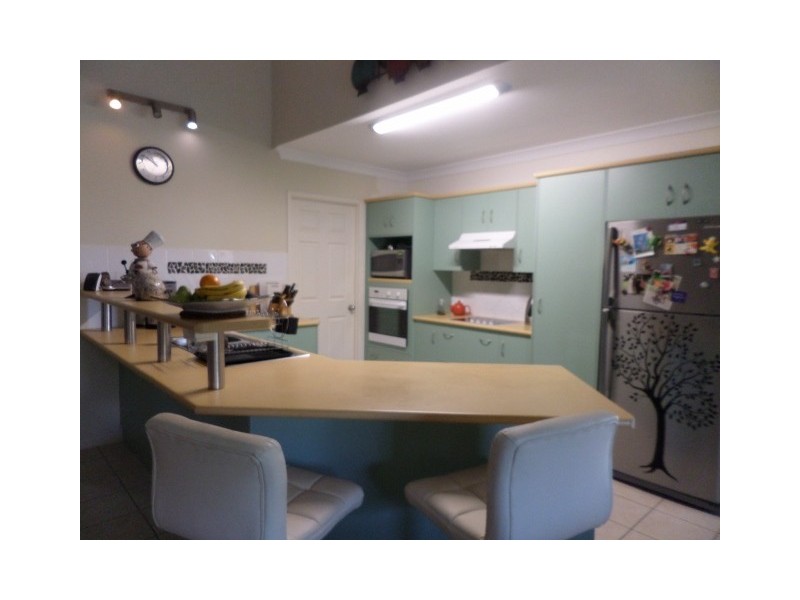 5 Greentree Cct, Bushland Beach QLD 4818