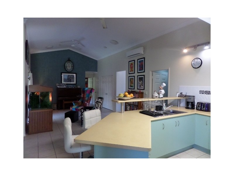 5 Greentree Cct, Bushland Beach QLD 4818