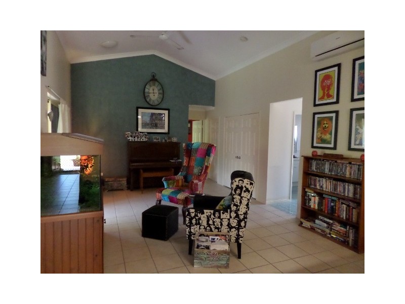 5 Greentree Cct, Bushland Beach QLD 4818