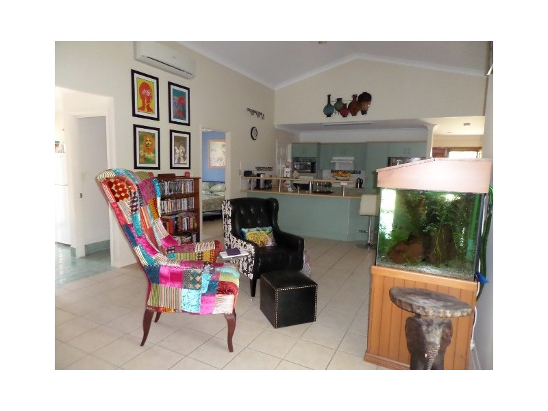 5 Greentree Cct, Bushland Beach QLD 4818