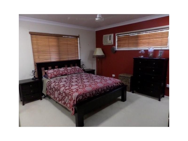 5 Greentree Cct, Bushland Beach QLD 4818