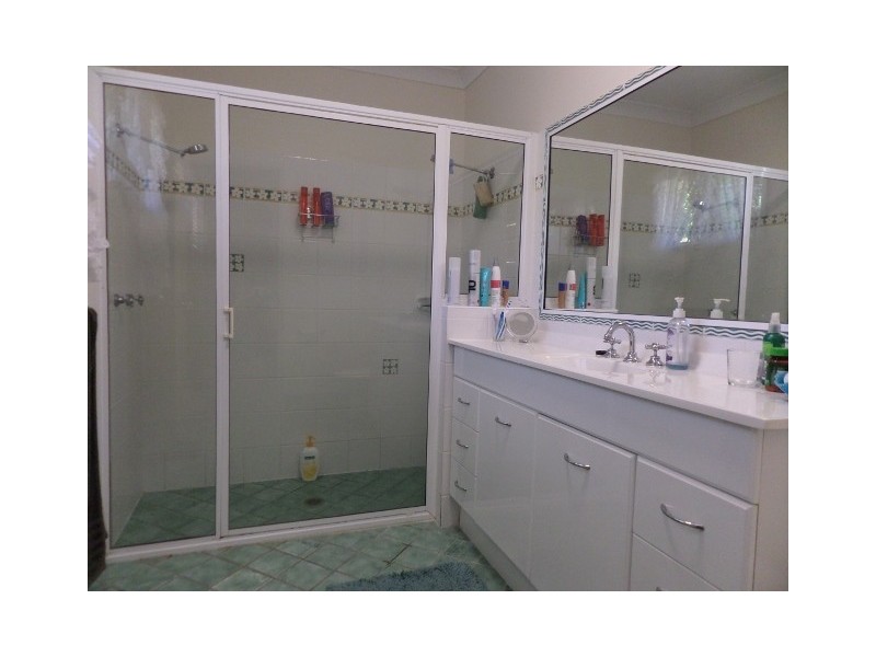 5 Greentree Cct, Bushland Beach QLD 4818