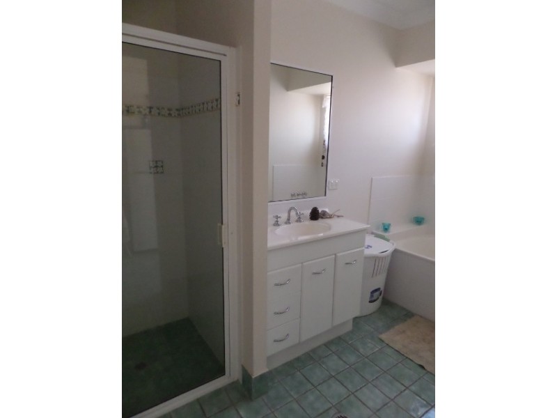 5 Greentree Cct, Bushland Beach QLD 4818