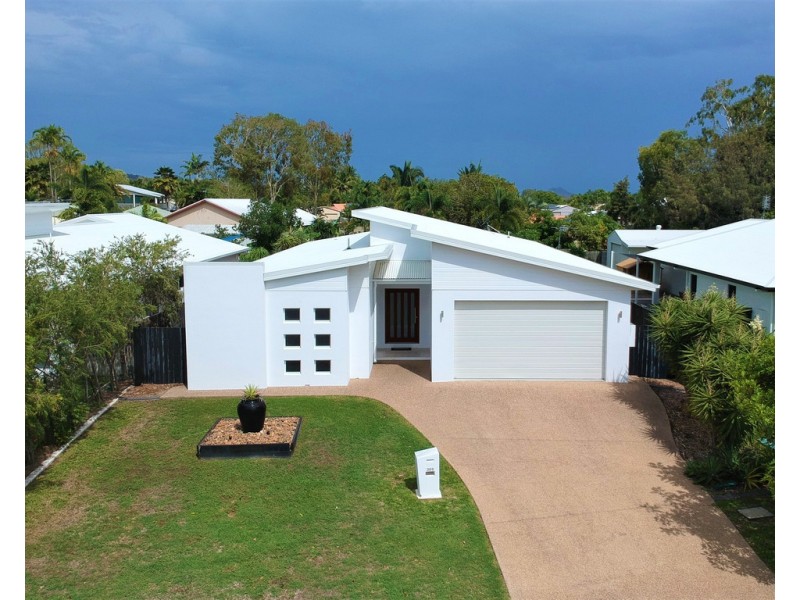 369 Garland Road, Bushland Beach QLD 4818
