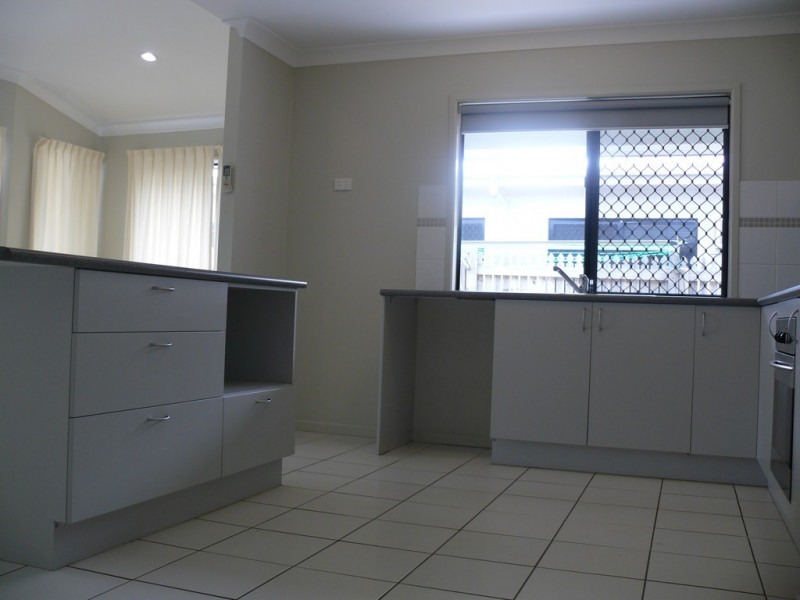 16 Eungella Court, Bushland Beach QLD 4818