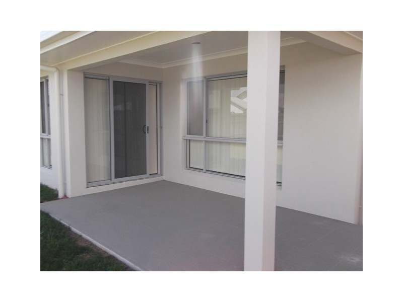 48 Beach Oak Avenue, Mount Low QLD 4818