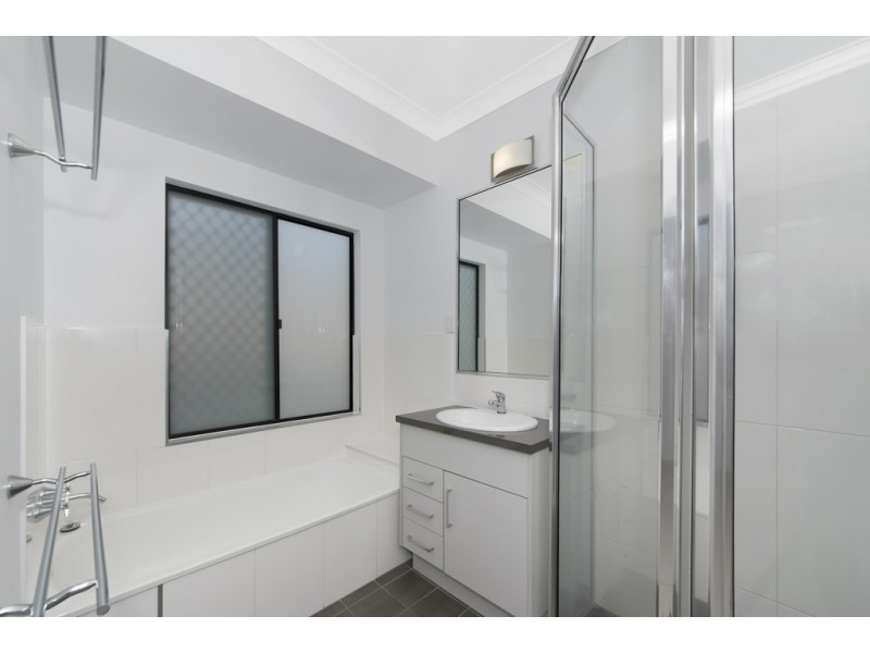 15 Channel Street, Bushland Beach QLD 4818