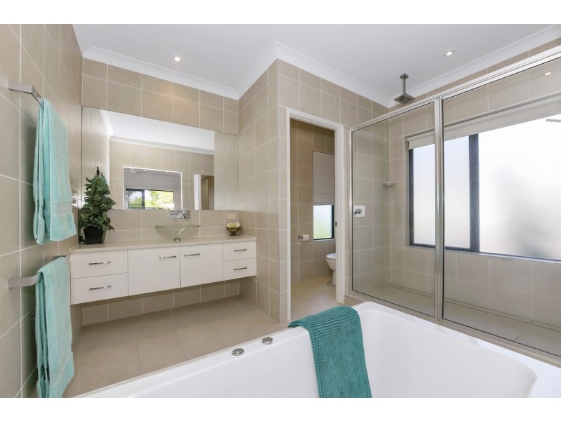 42 Donostia Crescent, Bushland Beach QLD 4818