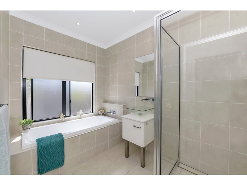 42 Donostia Crescent, Bushland Beach QLD 4818