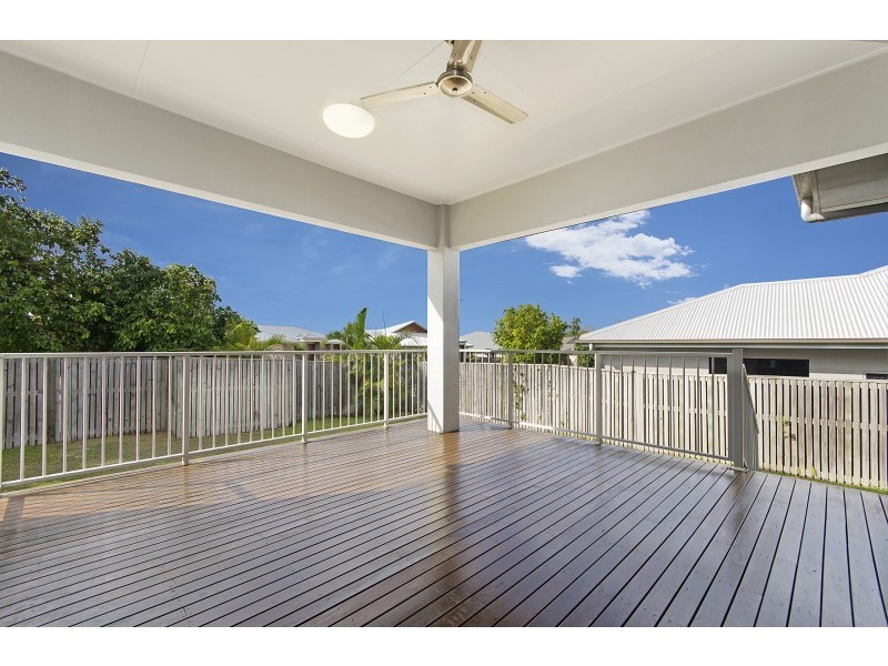5 Deedes Crescent, Bushland Beach QLD 4818