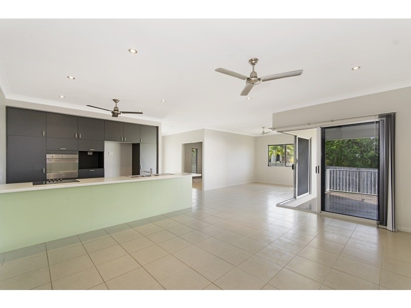 5 Deedes Crescent, Bushland Beach QLD 4818