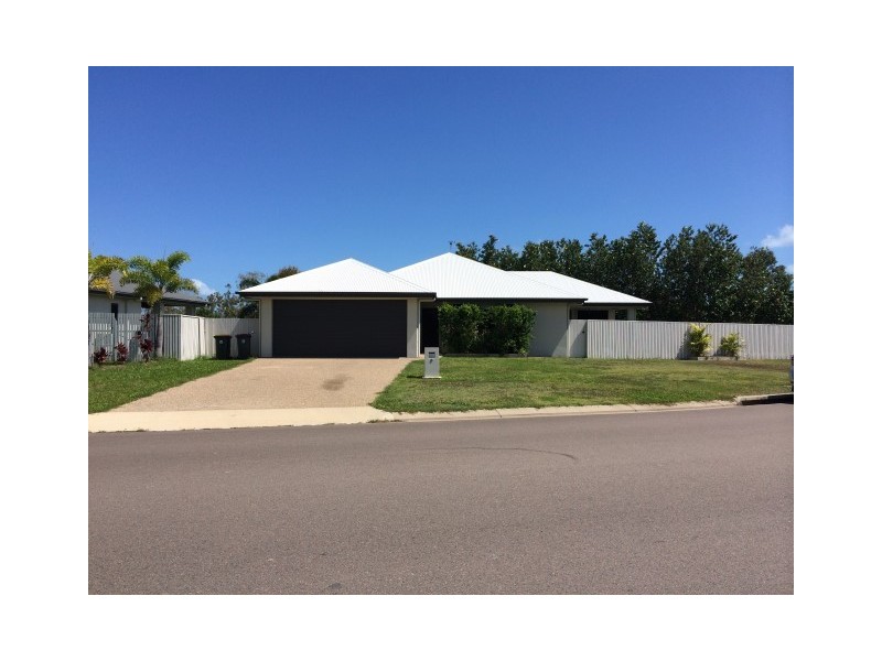 6 Hillock Crescent, Bushland Beach QLD 4818