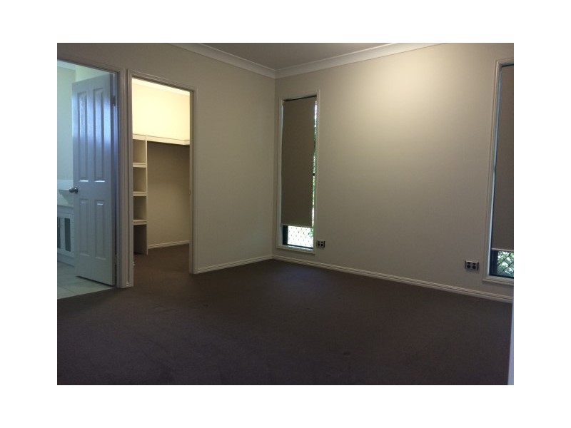 6 Hillock Crescent, Bushland Beach QLD 4818