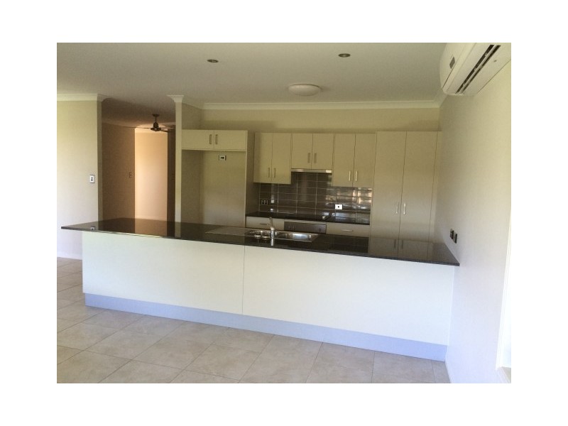 6 Hillock Crescent, Bushland Beach QLD 4818