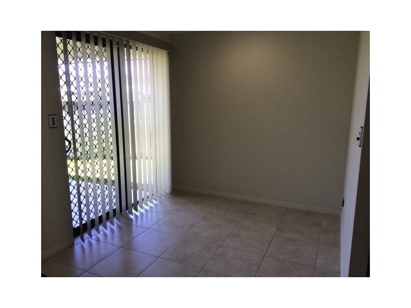 6 Hillock Crescent, Bushland Beach QLD 4818