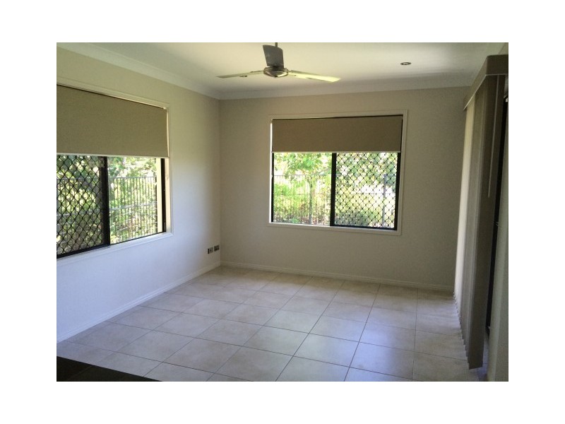 6 Hillock Crescent, Bushland Beach QLD 4818