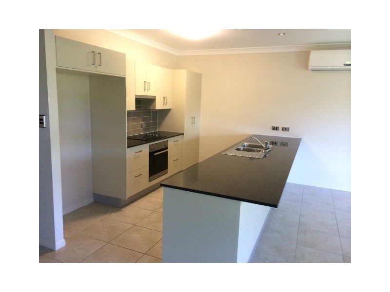 6 Hillock Crescent, Bushland Beach QLD 4818