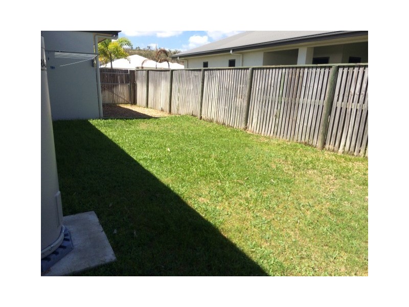 6 Hillock Crescent, Bushland Beach QLD 4818