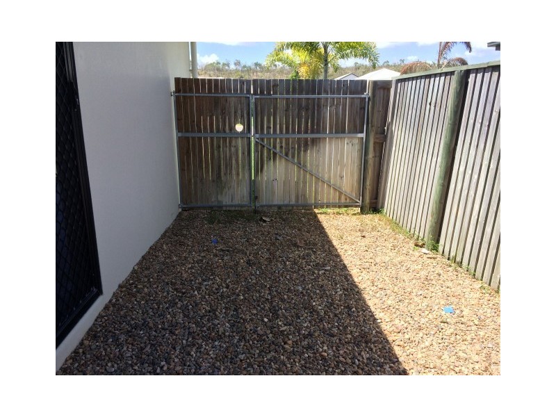 6 Hillock Crescent, Bushland Beach QLD 4818