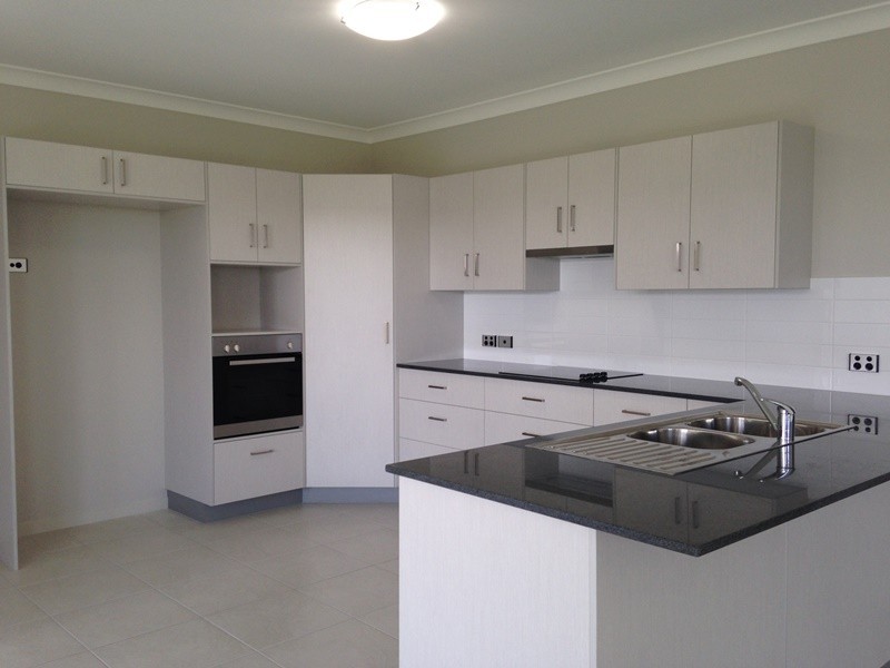 31 Fremont Street, Mount Low QLD 4818