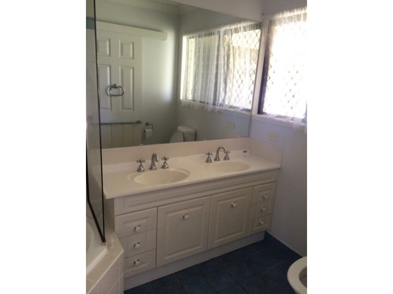 3 Lasindra Court, Bushland Beach QLD 4818