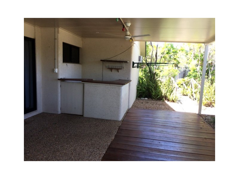 3 Lasindra Court, Bushland Beach QLD 4818