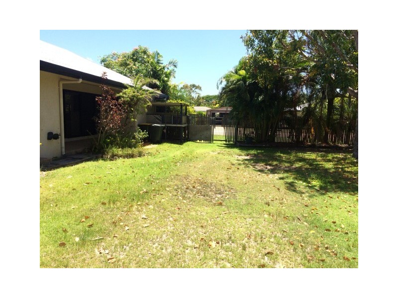 3 Lasindra Court, Bushland Beach QLD 4818