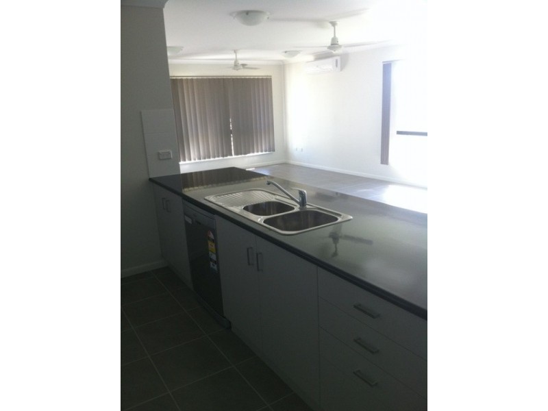 93 Daintree Drive, Bushland Beach QLD 4818